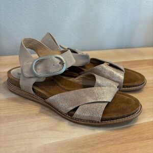 Sofft Women's 9.5 Open Toe Ankle Strap Buckle Metallic Comfort Casual Sandals